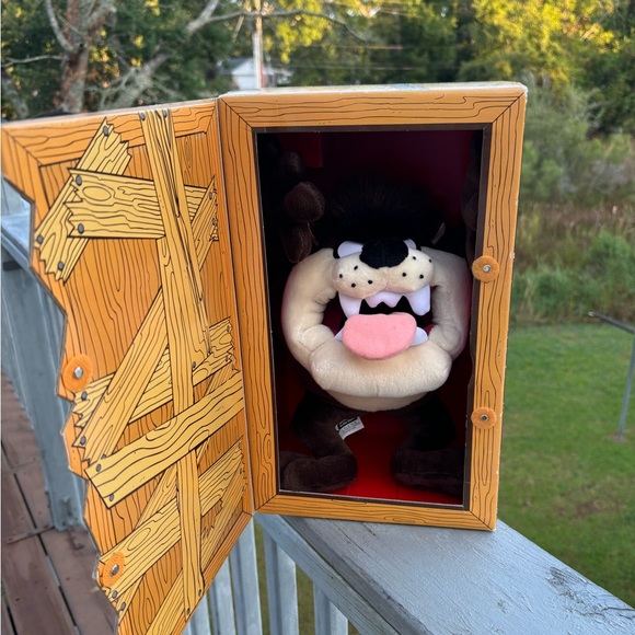 Vintage 1999 Tasmanian Devil Taz in Original Crate - Picture 1 of 10